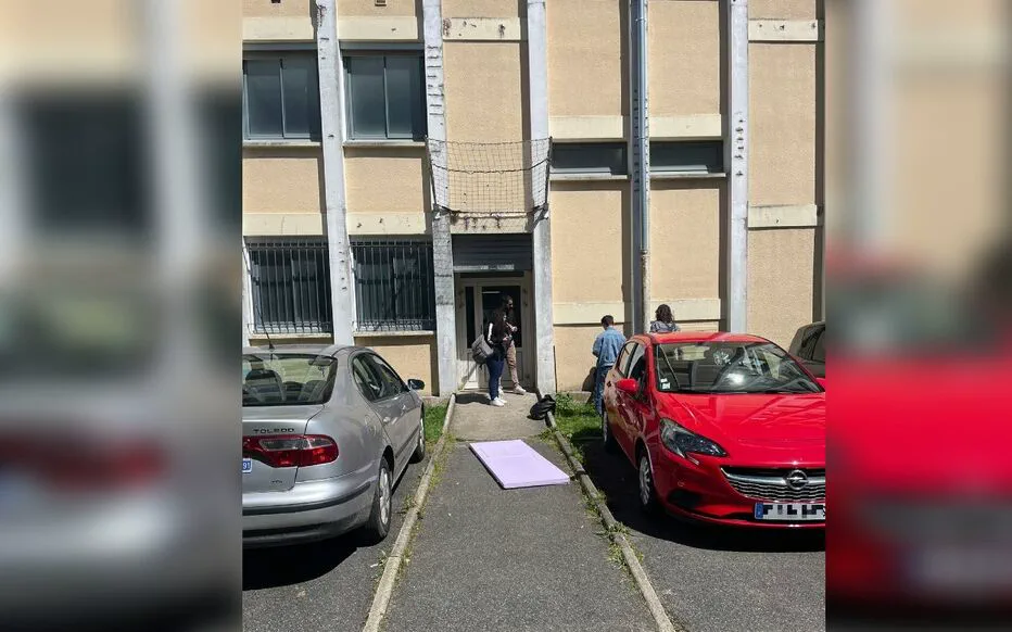 Une pause cigarette perturbée dans un lycée d'Étampes