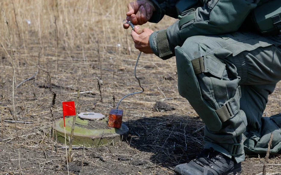 Zelensky aligne l'Ukraine sur la Russie en abandonnant les mines antipersonnel