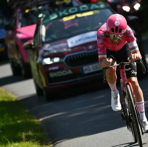 Ben Healy, une sensation irlandaise, s'impose en solitaire à Vire