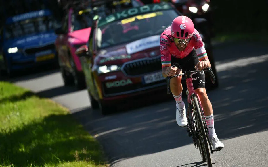 Ben Healy, une sensation irlandaise, s'impose en solitaire à Vire