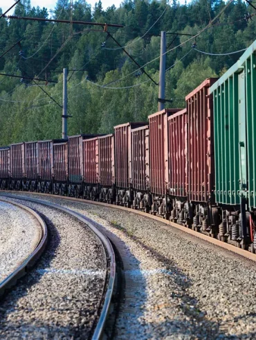 Chute de débris de drone sur l'infrastructure ferroviaire à Volgograd : trafic suspendu