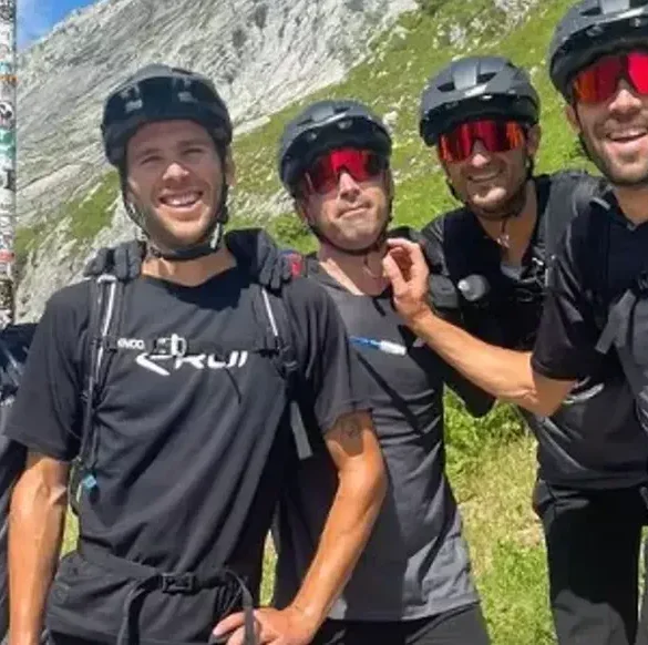 De la route au stade : l'histoire d'Arthur Vichot, du vélo au football passionné