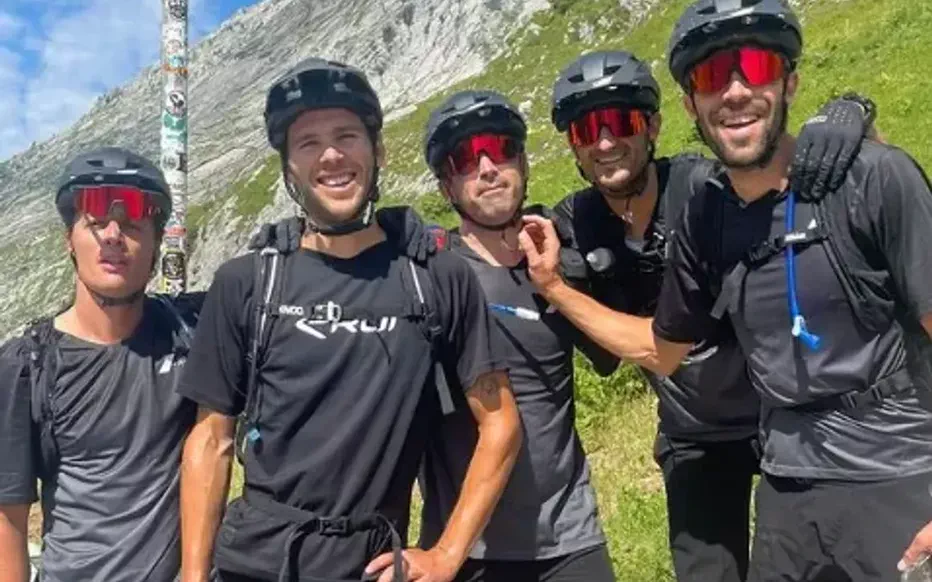 De la route au stade : l'histoire d'Arthur Vichot, du vélo au football passionné