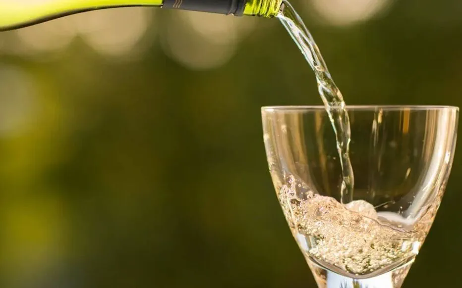 Découvrez le vin blanc UBY N°3 Côtes de Gascogne : un délice estival primé