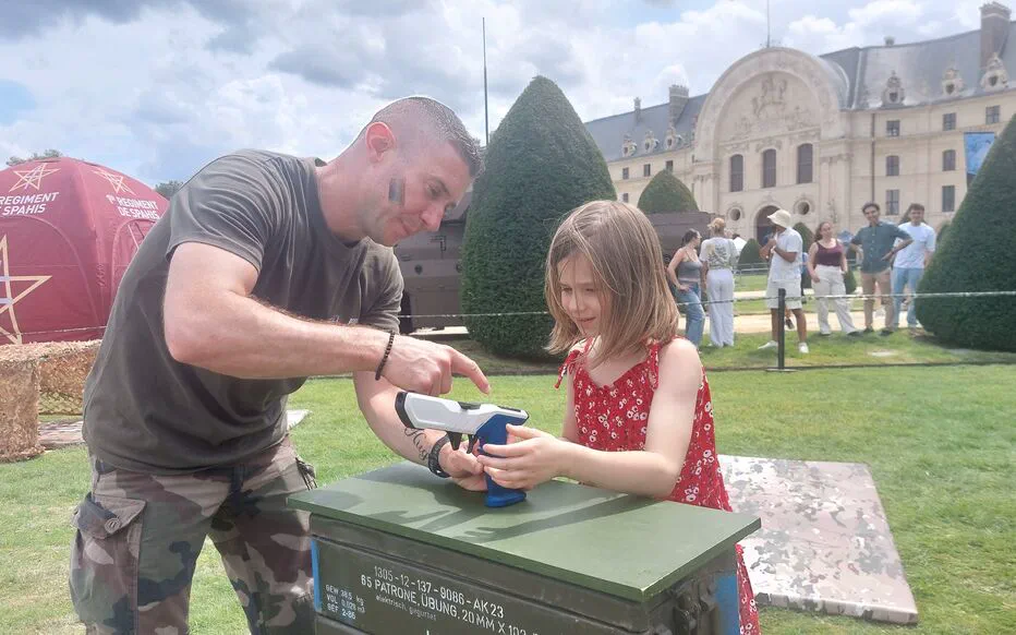 Défilé du 14 juillet : l'armée française séduit les citoyens pour une carrière militaire