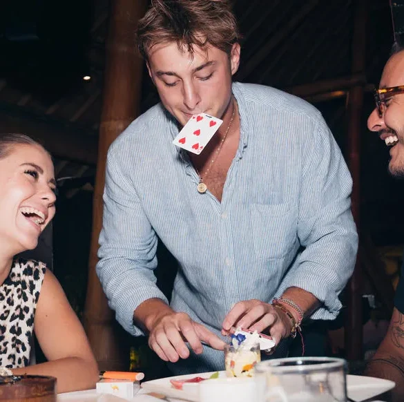 Des emplois étudiants au-delà des postes traditionnels