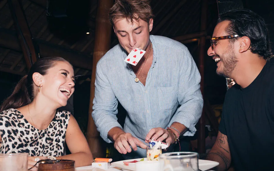 Des emplois étudiants au-delà des postes traditionnels