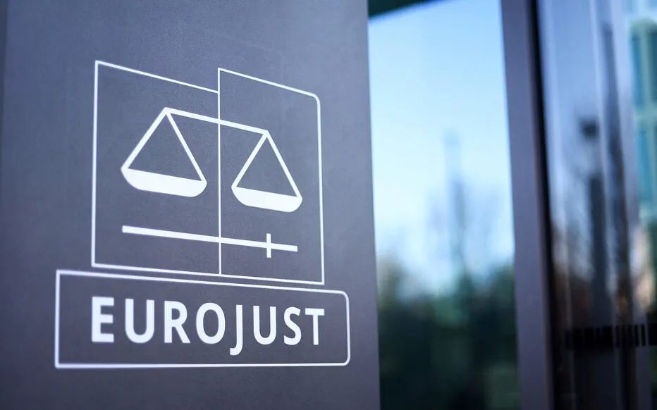 Europol et Eurojust démantèlent un groupe de pirates informatiques prorusses ciblant l'Ukraine et ses alliés