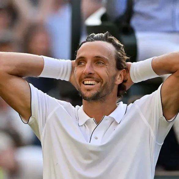 Exploit gigantesque : Arthur Rinderknech se qualifie pour le deuxième tour de Wimbledon