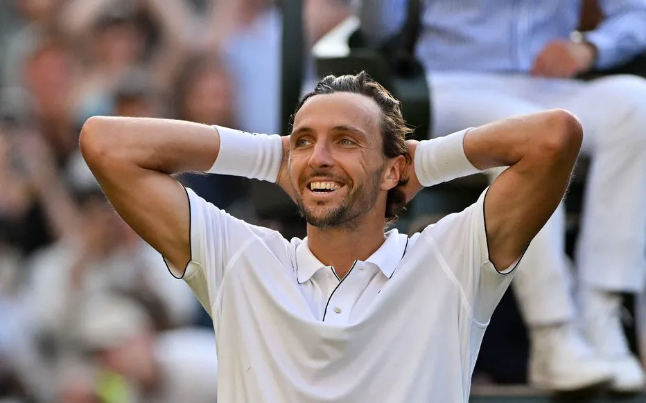 Exploit gigantesque : Arthur Rinderknech se qualifie pour le deuxième tour de Wimbledon