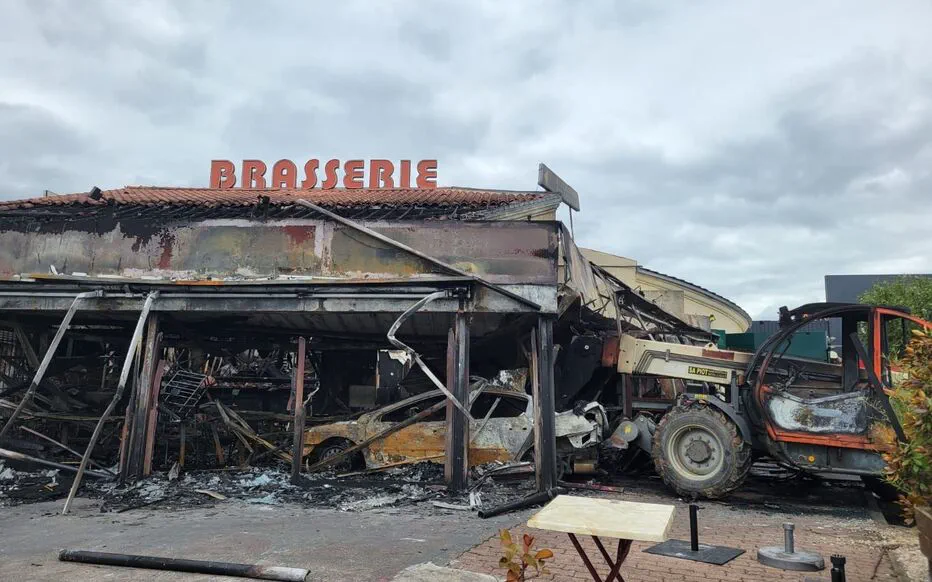 Feu tragique : l'ancienne salle de restaurant du Café de la Presse réduite à l'état de ruines