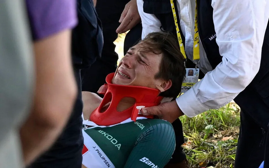fracture de la clavicule pour Philipsen après sa chute lors de l'étape entre Valenciennes et Dunkerque