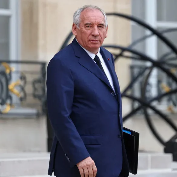 François Bayrou dévoile le budget 2026 et ses économies massives lors d'une conférence de presse urgente