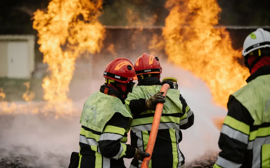 Incendie massif à Martigues : une intervention massive des sapeurs-pompiers