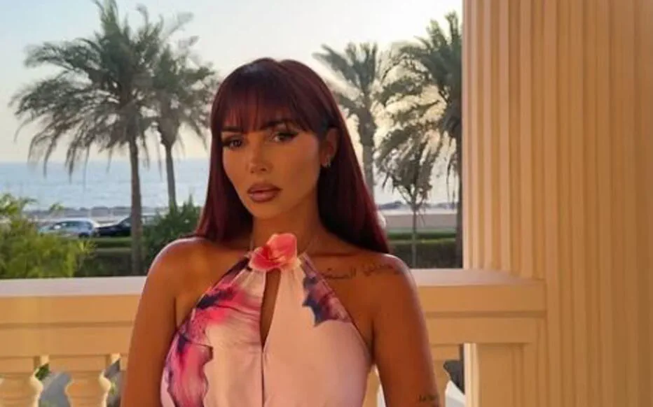 Inquiétude autour de Fidji Ruíz après un accident de la route.