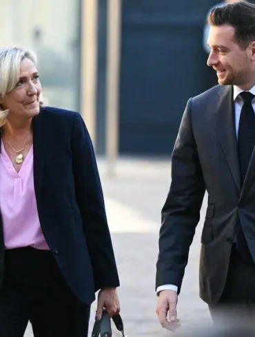 Jordan Bardella et Nicolas Sarkozy : un café controversé pour susciter l'intérêt des orphelins de la droite