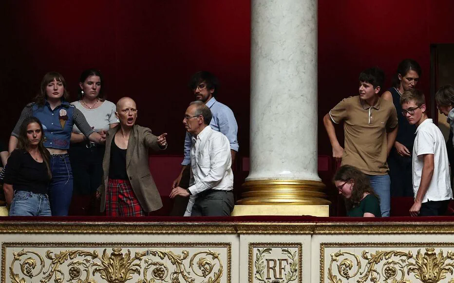 La controverse sur le pesticide néonicotinoïde fait monter la tension à l'Assemblée nationale