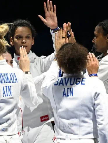 La délégation française remporte l'or au sabre féminin aux championnats du monde de Tbilissi 2025