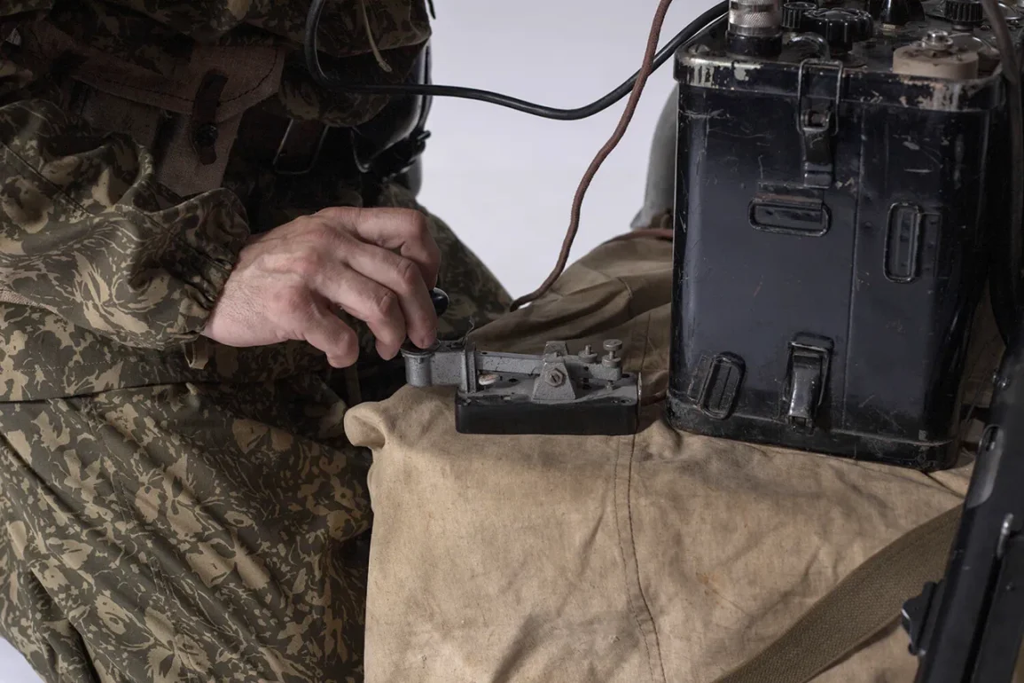 La mystérieuse radio UVB-76 : messages cruciaux et impact sur la dynamique des livraisons d'armes