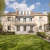 La résidence de Michel Sardou à Neuilly-sur-Seine vendue 18,8 millions d'euros