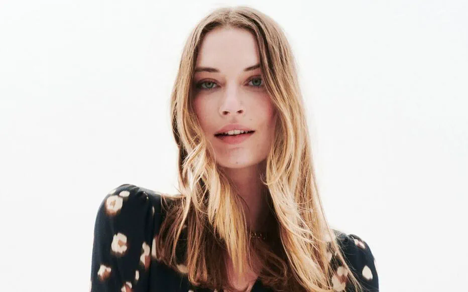 La robe Rosabella de Caroll Paris : un incontournable estival à moitié prix