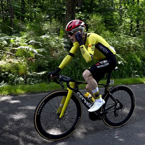 La sécurité d'abord : les contradictions des équipes cyclistes