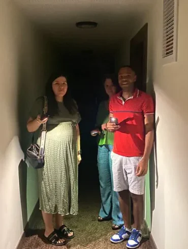 La vie de flore, enceinte et malvoyante dans un immeuble sans ascenseur