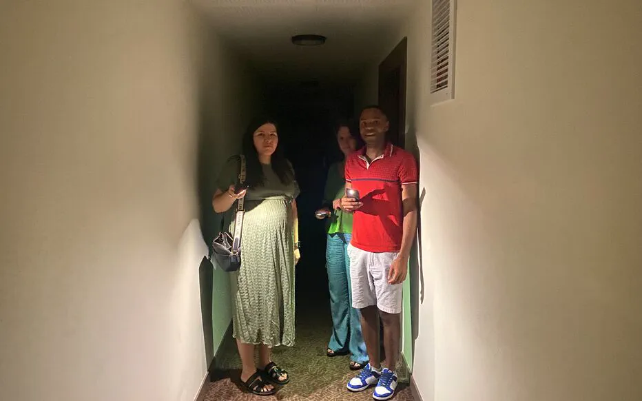 La vie de flore, enceinte et malvoyante dans un immeuble sans ascenseur