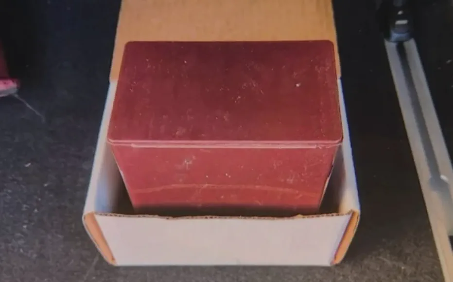 Le mystère de la boîte blanche : un couple de Philadelphie recherche des réponses suite à l'enterrement de leur fils