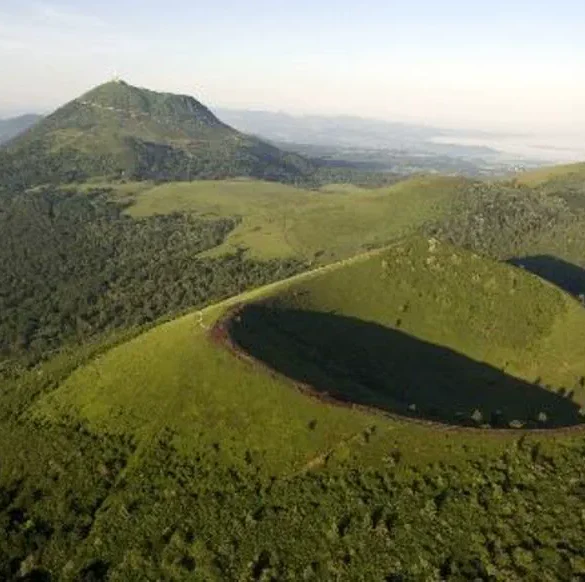 Le mystère des volcans d'Auvergne : Vers l'éveil d'un pouvoir enfoui ?