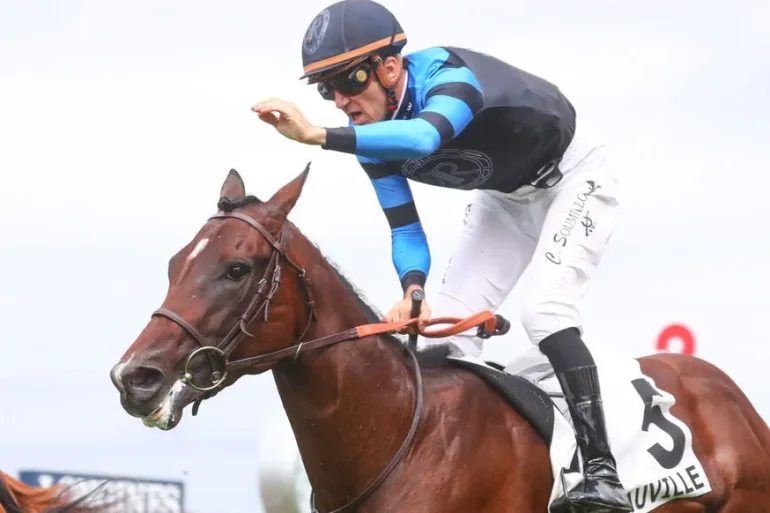 Le surpasse les favoris pour remporter le Prix Jean Prat