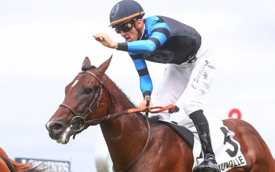Le surpasse les favoris pour remporter le Prix Jean Prat