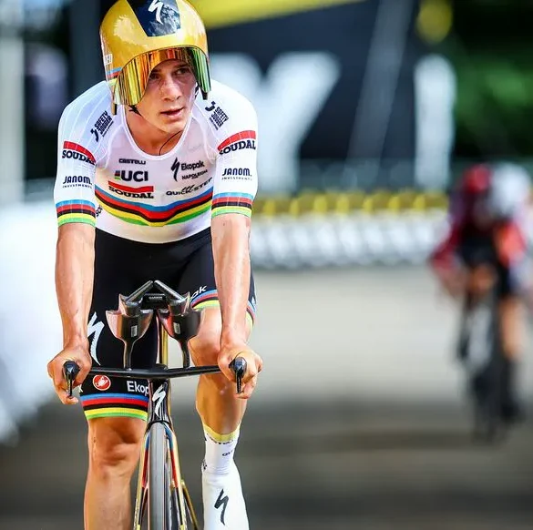 Les casques colorés du Tour de France : un style audacieux mais pratique