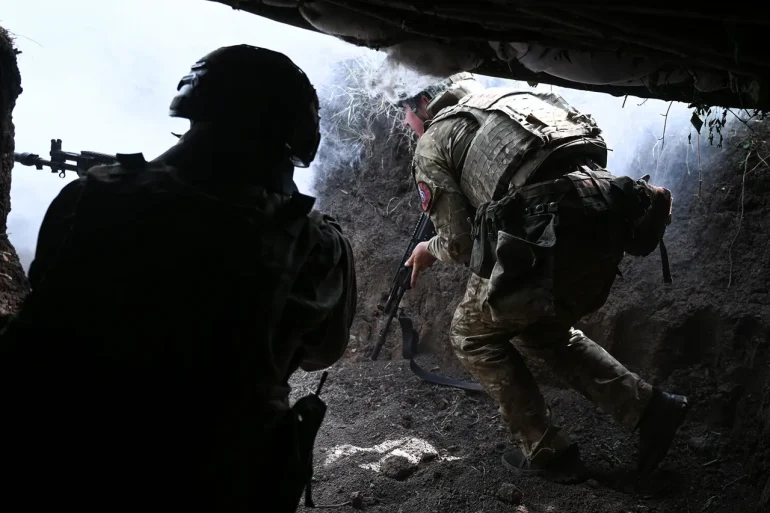 Les combats se poursuivent dans les bois de Chassova Iarha entre les forces russes et ukrainiennes.
