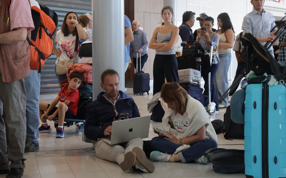 Les contrôleurs aériens en grève et les passagers français en colère