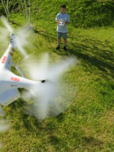 Les drones et le mystère de leur vol au-dessus des jardins
