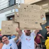 Les pancartes, cette touche de couleur au Tour de France