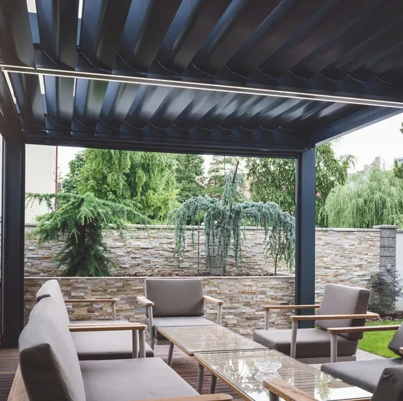 Les pergolas bioclimatiques : votre refuge contre la canicule