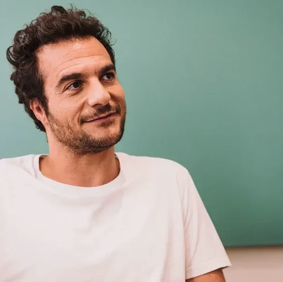 Les proches d’Amir, sous le choc, réagissent aux accusations de viol.