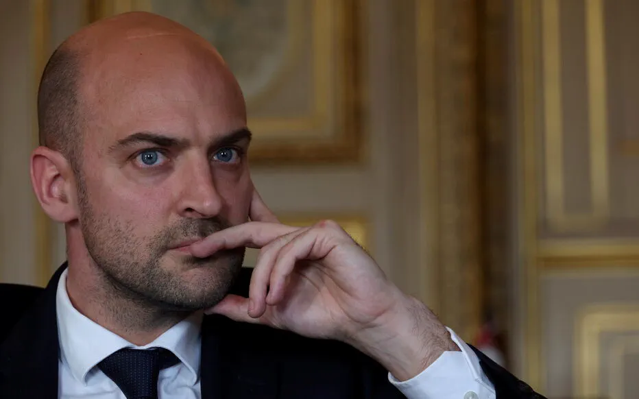 L'intime bureau de Jean-Noël Barrot, entre nostalgie et actualité