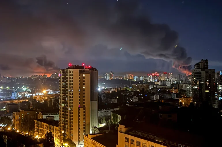 L'Ukraine face à la double menace : attaques russes et épuisement des systèmes de défense aérienne