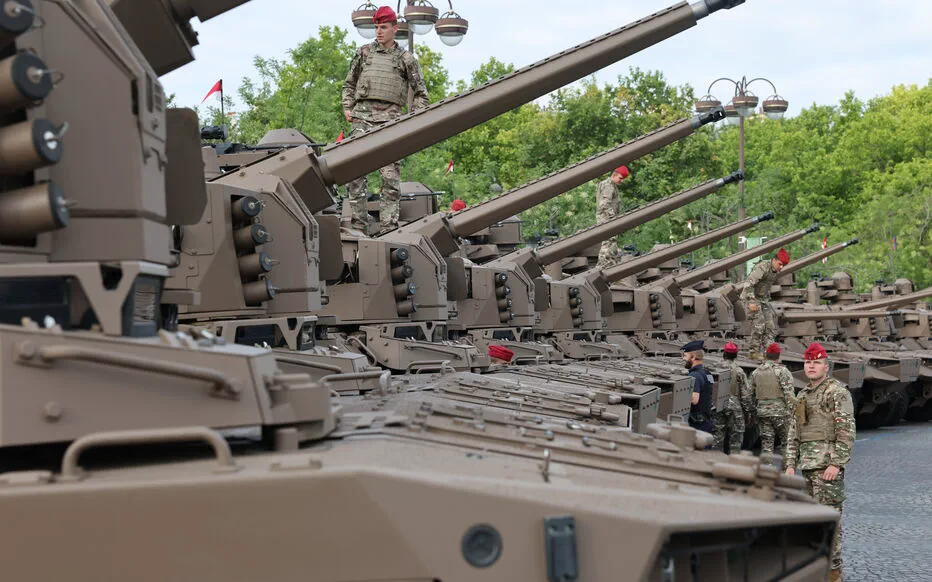 Macron met en garde face à la menace russe et aux faiblesses de la défense française