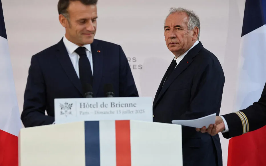 Macron tente de secourir Bayrou