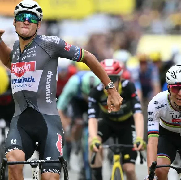 Mathieu Van der Poel domine une étape ventée du Tour de France