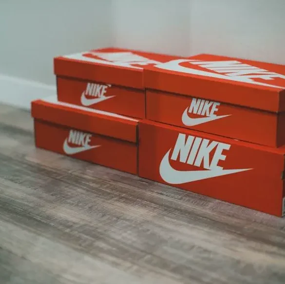 Nike invente les baskets « dad shoes » : confort maximal et look affirmatif