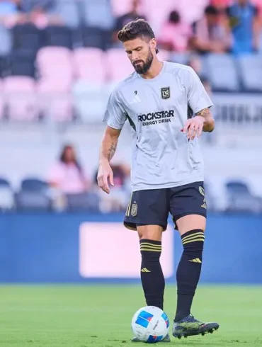 Olivier Giroud : « Une légende du football français » revient en France au Losc