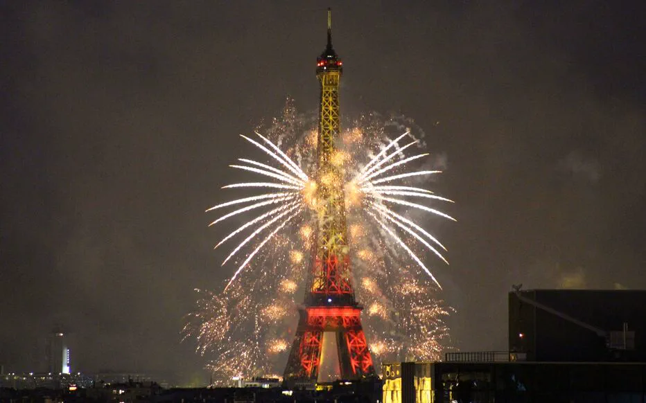 Paris illumine le ciel pour la Fête Nationale : un spectacle majestueux mettant en valeur la culture brésilienne