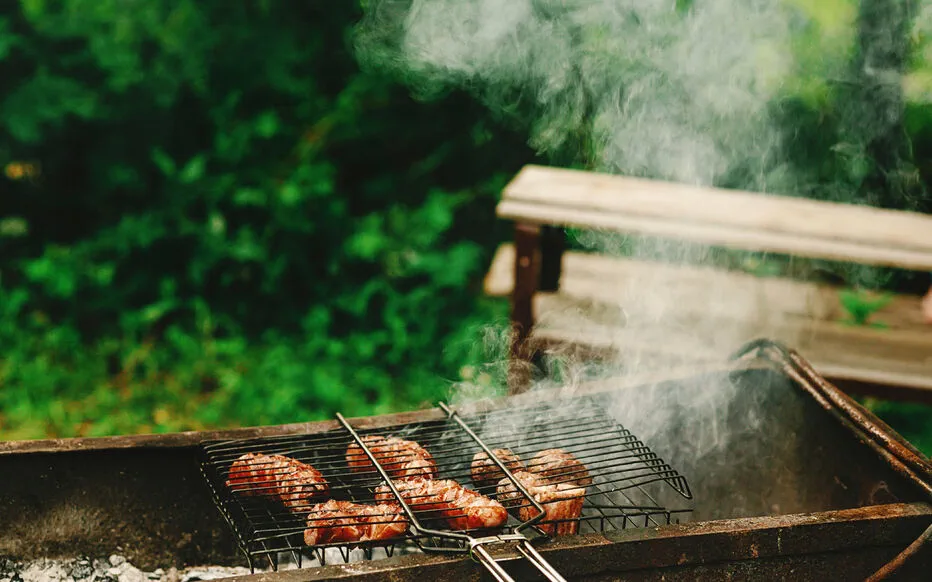 Prévenir les incendies lors des repas en plein air pendant la saison sèche