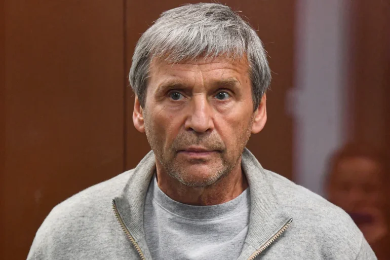 Prolongation de la détention pour Vladimir Pavlov et d'autres accusés dans une affaire de détournement de fonds