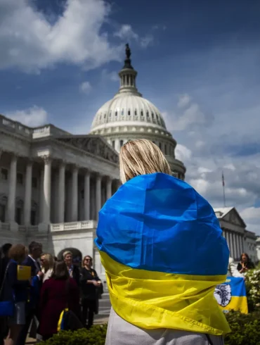 Suspension de l'aide militaire américaine à l'Ukraine : une décision controversée